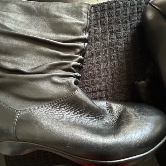 Gently USED DANSKO Women's Devin Slouch Boot SIZE 40 US 9.5-10 - Picture 3 of 10